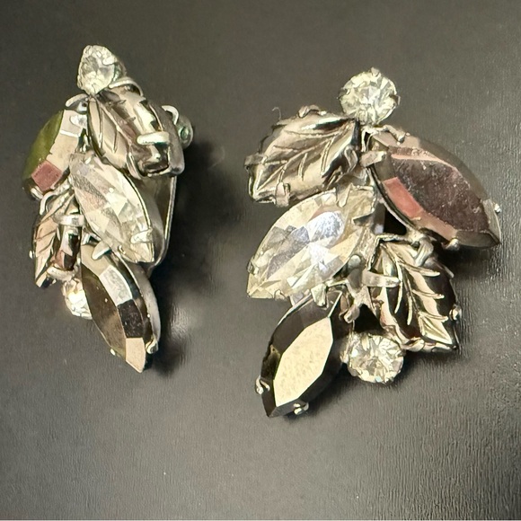 Vintage Unsigned Juliana Style Silver Rhinestones Climber Clip On Earrings 12g. - Picture 7 of 14